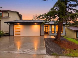 300 SW Edgehill Dr NW, Calgary, AB T3A2S3