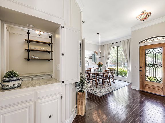 3rd image of 604 Quail Run Dr
