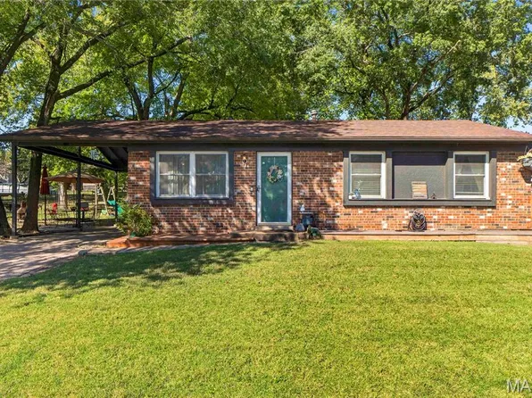 2910 Nantwich Ln, Saint Charles, MO 63301