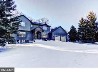 1561 Lakewood Dr N, Maplewood, MN 55119