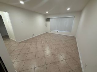 15526 Nordhoff St #C32, North Hills, CA 91343