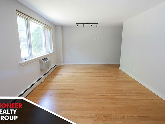 2nd image of 625 W Wrightwood Ave #U208