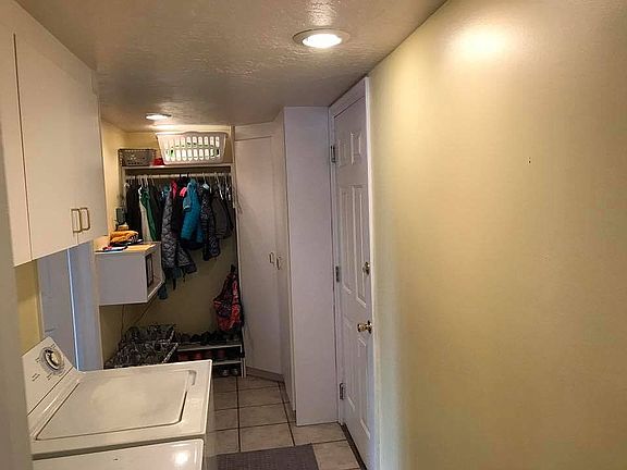 Laundry/mud room