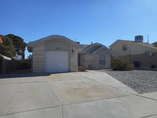 1836 Piedra Roja St — Photo 3