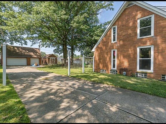 3rd image of 740 Woodrow Ave