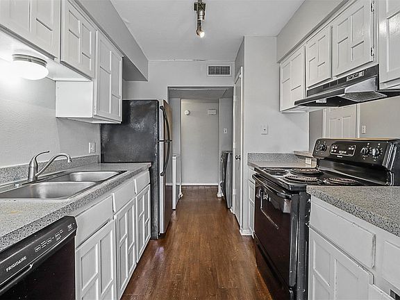 5th image of 7012 Lincolnshire Ln