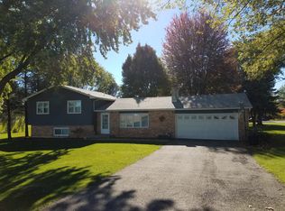 4301 Woodlawn Rd, Sterling, IL 61081