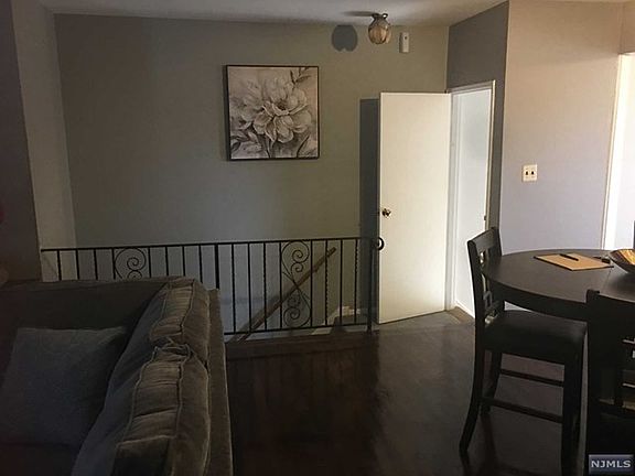 3rd image of 3-06 Virginia Dr