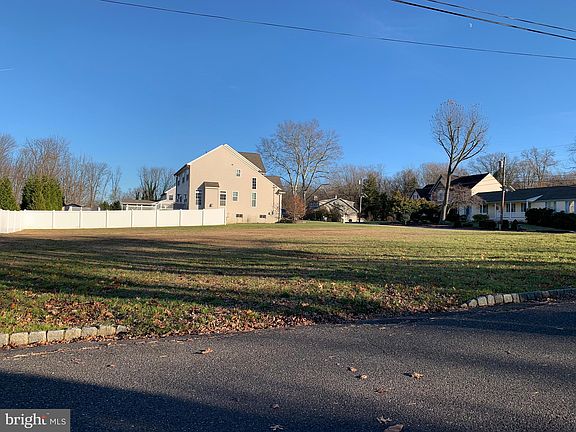 5th image of 811 Camden Ave