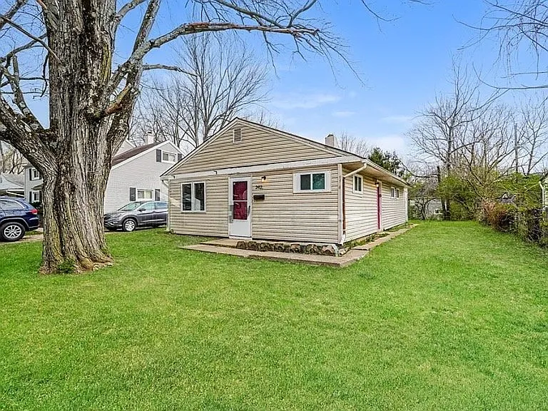 Charming 3 Bed, 1 Bath Single Family Home in Columbus, OH - $1195 — Photo 3