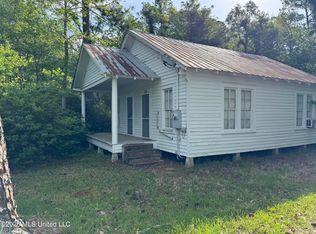 808 Saint Joseph St, Waveland, MS 39576
