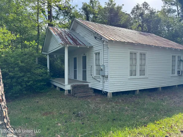 808 Saint Joseph St, Waveland, MS 39576