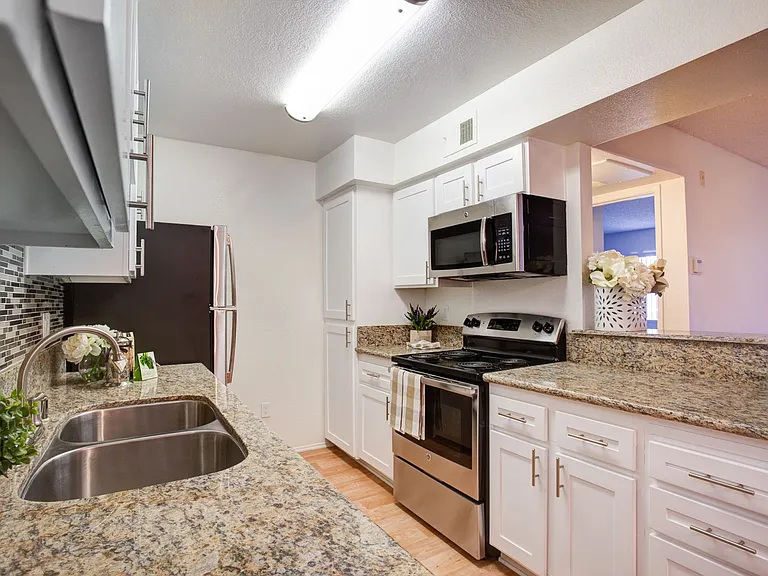 Waterstone Alta Loma Apartments — Photo 39