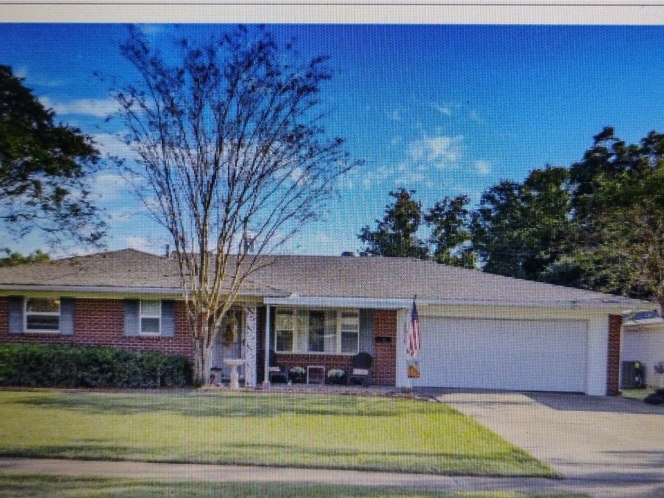 1st image of 2916 Eugene St