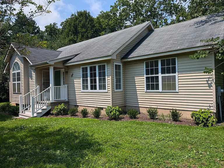 7430 Bayside Rd — Photo 2