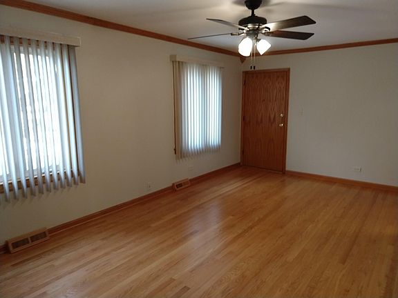 5th image of 1343 Woodview Ln APT 2W