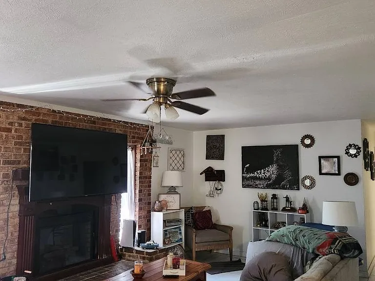402 Edwin St — Photo 9