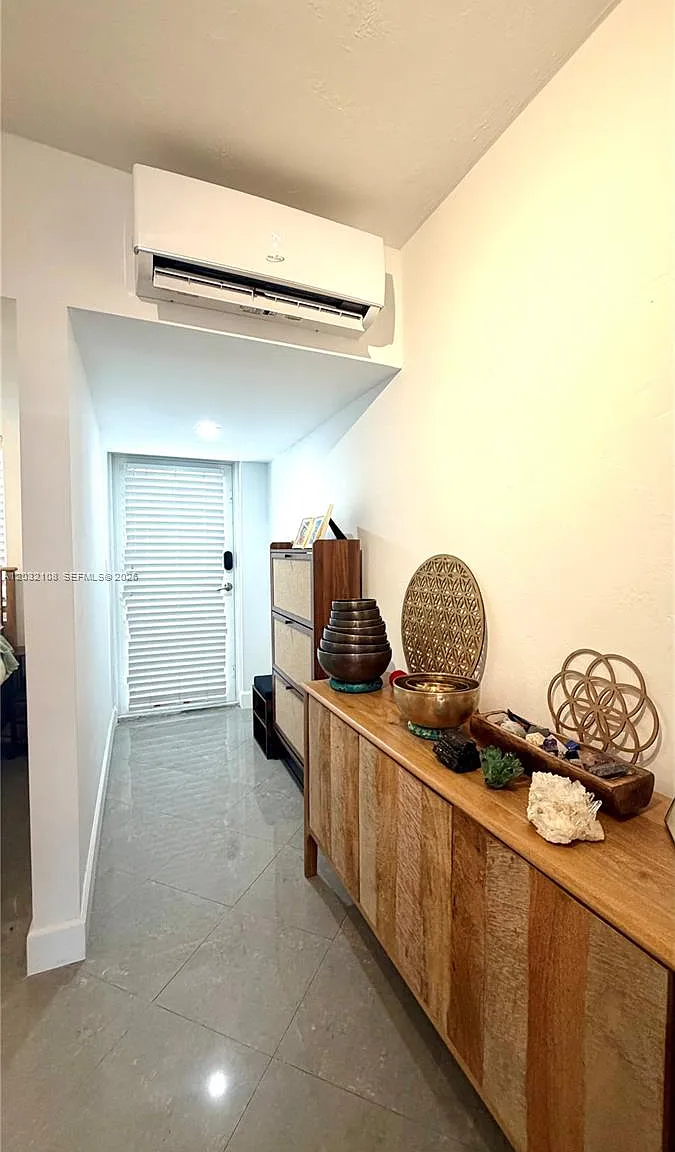 626 Condominium — Photo 4