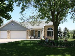 9420 S 41st St, Franklin, WI 53132