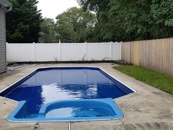 2nd image of 1811 Shady Ln