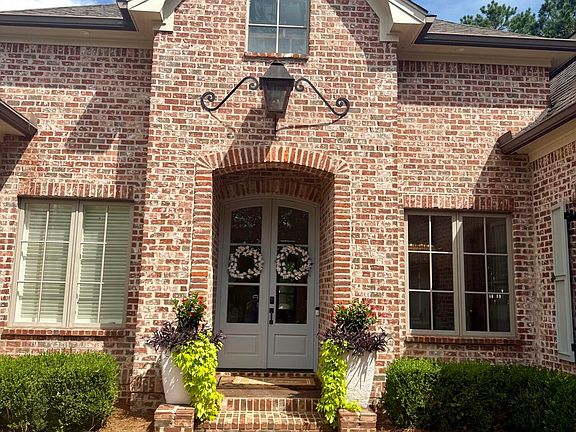 4th image of 102 Glenwood Bnd