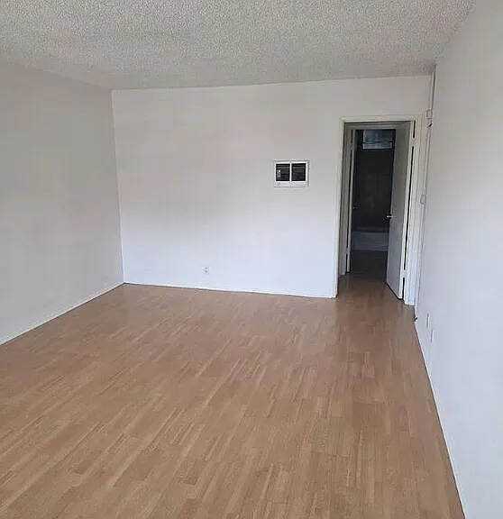 1237 Amherst Ave #7 — Photo 3