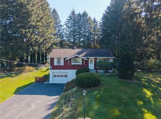 21 Oak Hill Ter, Penfield, NY 14526