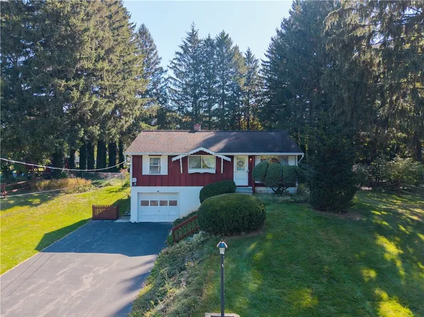 21 Oak Hill Ter, Penfield, NY 14526