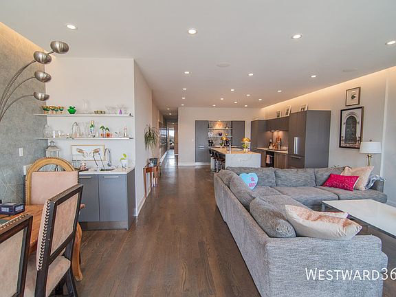 2nd image of 880 N Milwaukee Ave #3