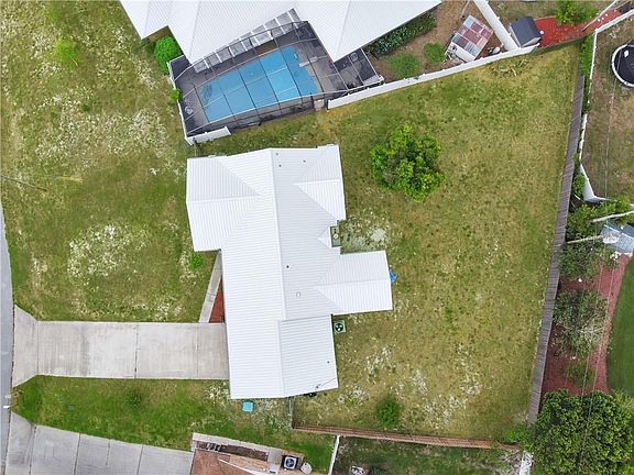 5th image of 2071 Oswego Ave