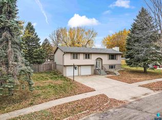 5705 W 28th St, Sioux Falls, SD 57106