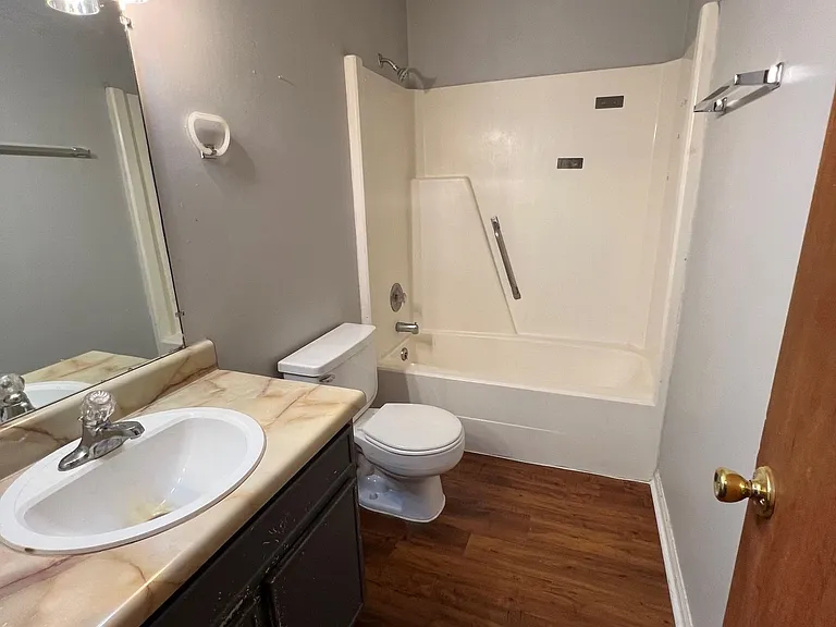 218 White Dr #D — Photo 14
