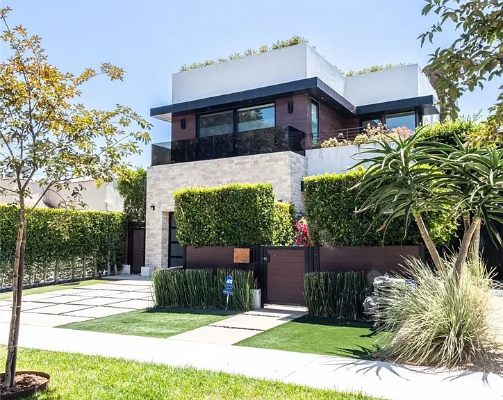 1643 S Carmelina Ave — Photo 3