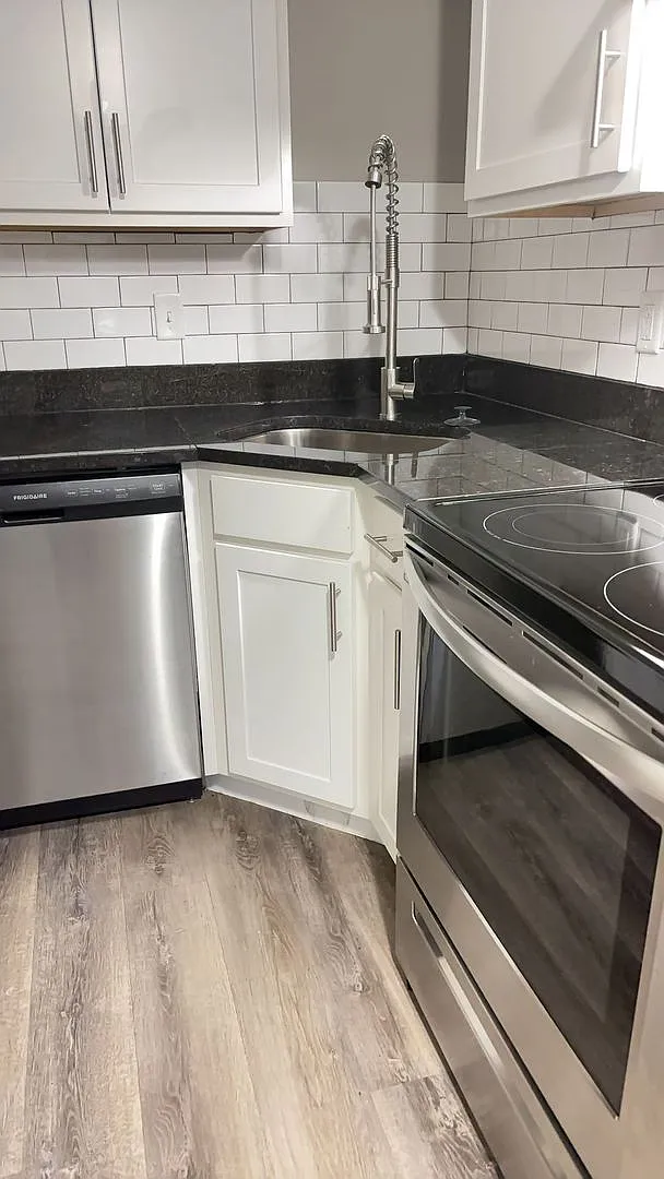 Newly Remodeled 1 Bedroom Apartment, Walk to Campus! — Photo 2