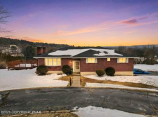 194 Countryside Dr, Brodheadsville, PA 18322