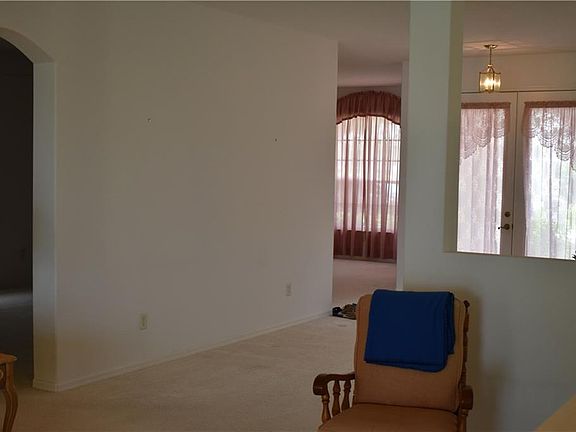 3rd image of 5520 W 1st Sq SW