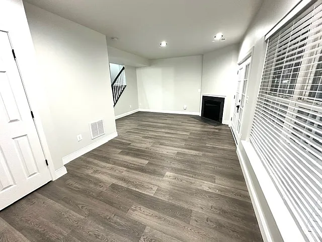 42751 Falls View Sq — Photo 14
