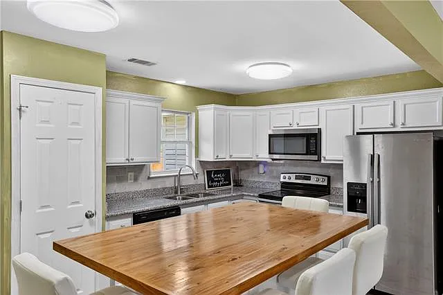 1014 Webb St — Photo 7
