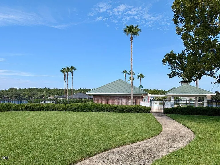 2413 Cedar Trace Dr W — Photo 33