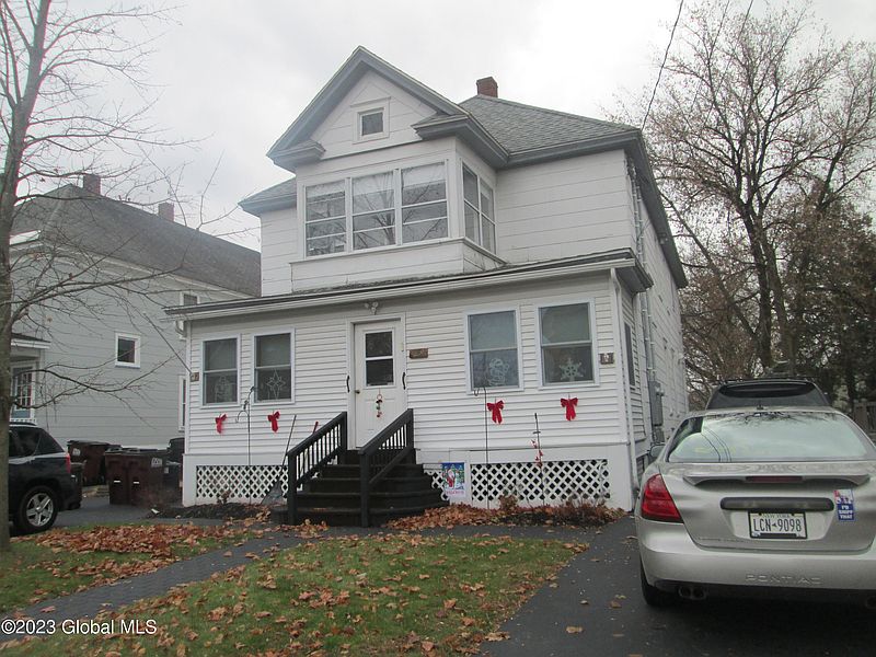 2nd image of 129 Kingsboro Avenue
