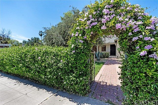 1st image of 5705 Camellia Ave