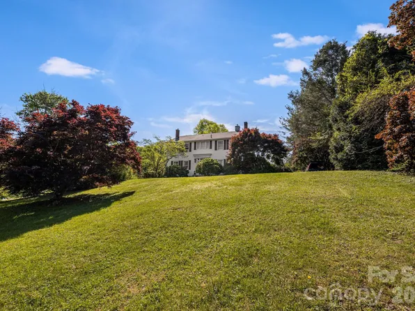 29 Walnut St, Hot Springs, NC 28743