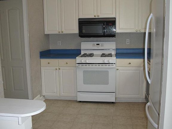 4th image of 14835 Maidstone Ct