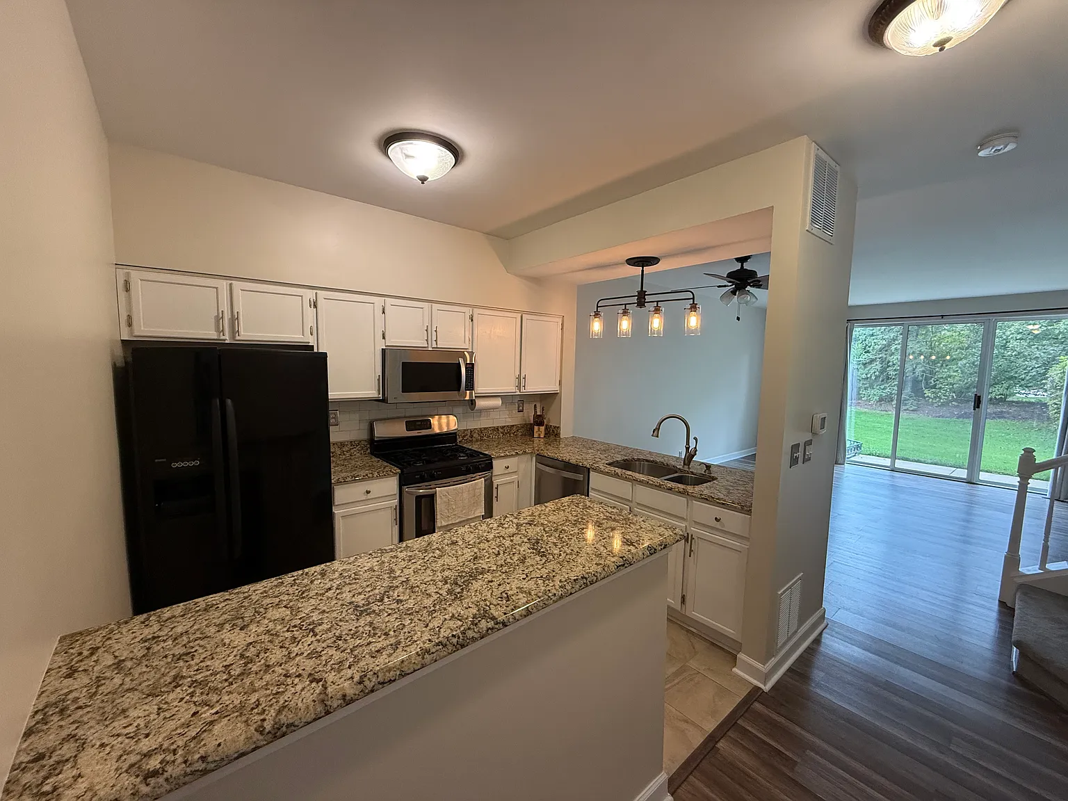 2 bed, 2.5 bath, 1328 sqft, $2,500 — Photo 4