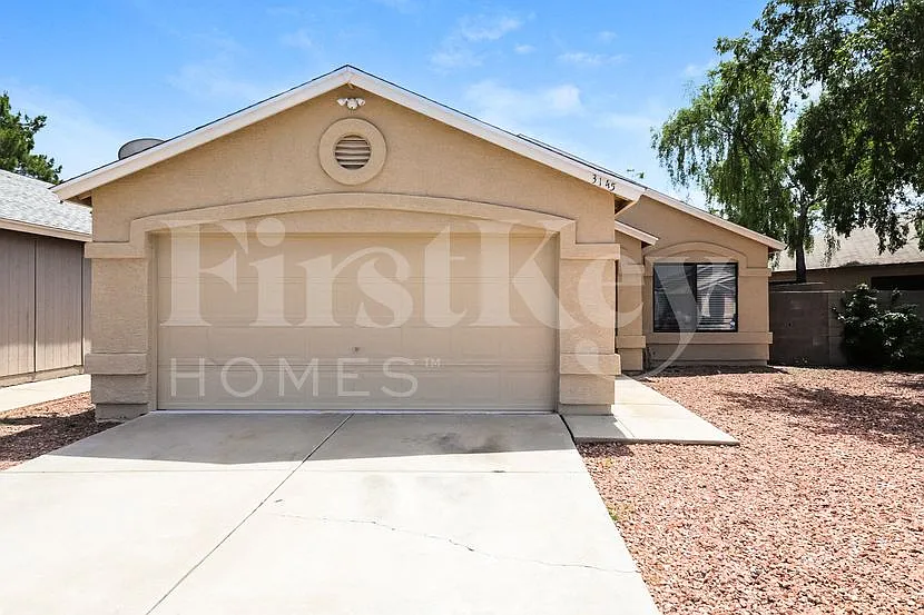 3 bed, 2.0 bath, 1086 sqft, $1,820 — Photo 1