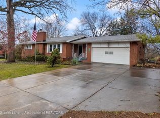 4217 Knoll Cir, Lansing, MI 48917