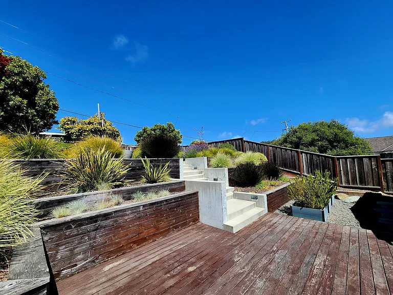 1655 Claremont Dr — Photo 14