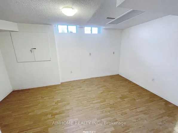 161 Highglen Ave N #A, Markham, ON L3R 8T1