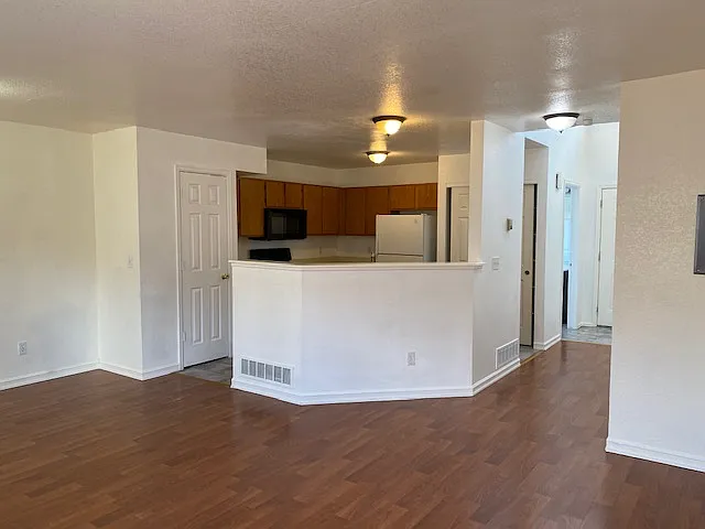 1273 S Zeno Way #B — Photo 10