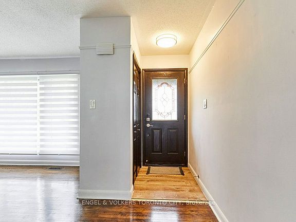 3rd image of 15 Lambert Dr
